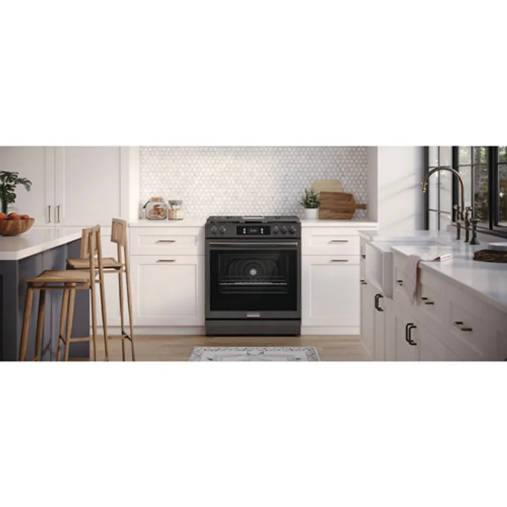 Cuisinière à gaz autonome à 5 brûleurs 6,1 pi³ 30 po Gallery de Frigidaire (GCFG3060BD) - Acier inoxydable noir antiempreinte