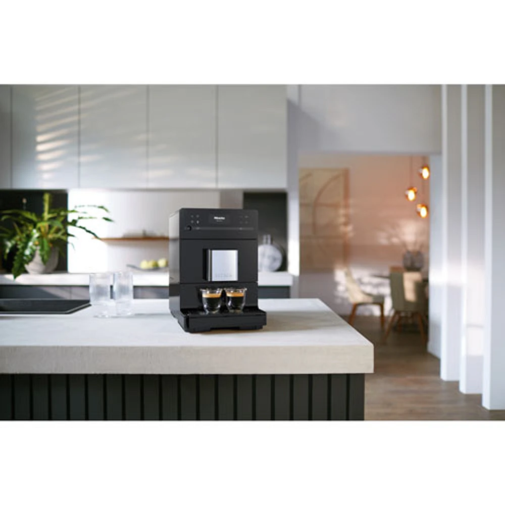 Machine à café et à expresso de comptoir CM 5310 Silence de Miele - Noir lustré