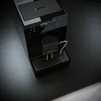 Machine à café et à expresso de comptoir CM 5310 Silence de Miele - Noir lustré