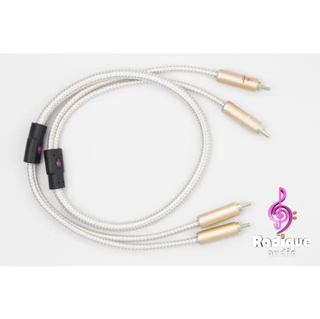 Mediabridge Ultra Series Subwoofer Cable (25 feet) - Dual Shielded w/Gold  Plated RCA Connectors - White (Part# CJ25-6WR-G1)