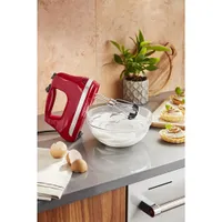 Mélangeur à main à 6 vitesses de KitchenAid avec batteurs Flex Edge (KHM6118ER) - Rouge empire