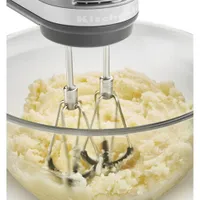 Mélangeur à main à 6 vitesses de KitchenAid avec batteurs Flex Edge (KHM6118CU) - Contour argenté