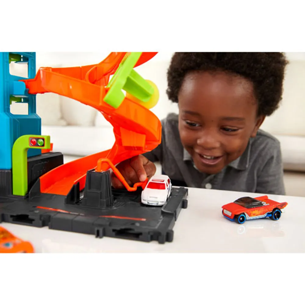 Mattel Hot Wheels Mega Tower Car Wash