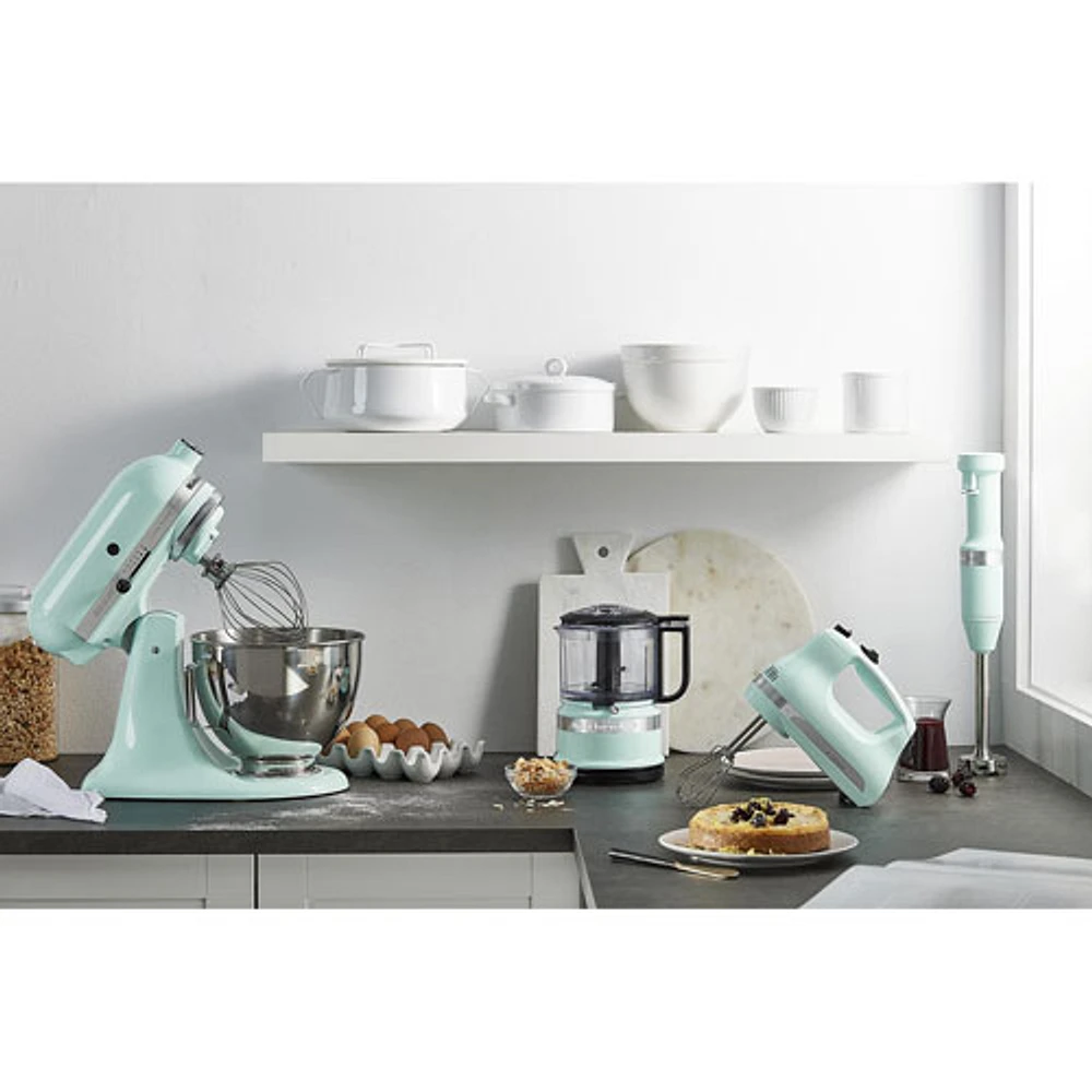 Batteur sur socle à tête inclinable Ultra Power Plus de KitchenAid - 4,5 pte - 300 W - Bleu glace