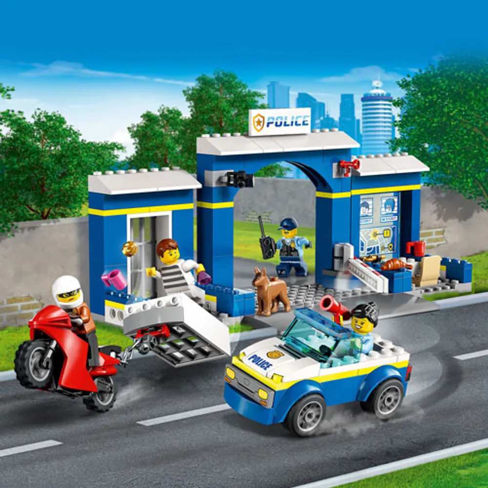 LEGO City: Police Station Chase - 172 Pieces (60370)