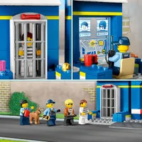 LEGO City: Police Station Chase - 172 Pieces (60370)