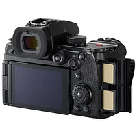 Appareil photo sans miroir plein cadre LUMIX DCS5M2XK de Panasonic avec objectif 20-60 mm