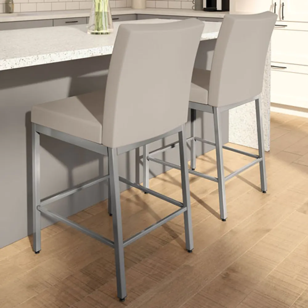 Perry Plus Traditional Bar Height Barstool