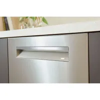 Bosch 24" 42dB Built-In Dishwasher with Third Rack (SHP78CM5N) - Stainless Steel