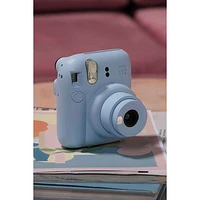 Ensemble avec appareil photo instantané Instax Mini 12 de Fujifilm - Bleu pastel - Exclusivité de Best Buy