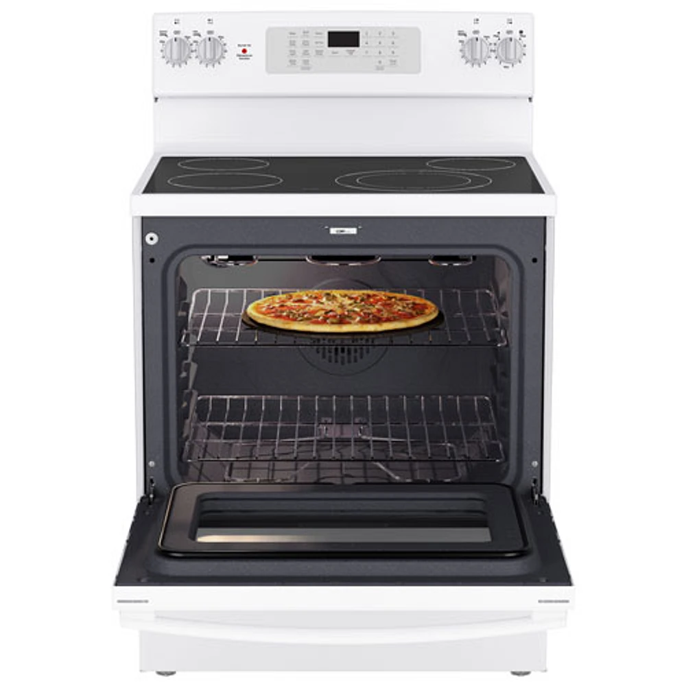 Cuisinière électrique autonome avec convection à ventilateur et friture à l'air 5 pi³ 30 po de GE (JCB830DVWW) - Blanc