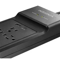 Parasurtenseur à 12 prises avec ports USB-A/USB-C d'Insignia - Exclusivité de Best Buy