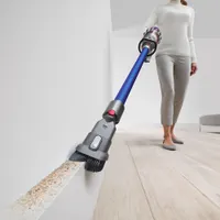 Aspirateur-balai sans fil V11 de Dyson - Nickel/Bleu