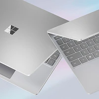 Surface Laptop Go 3 à écran tactile de 12,45 po de Microsoft - Bleu glacier (i5-1235U d'Intel/SSD 256 Go/RAM 8 Go)