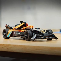 LEGO Technic : Ensemble de jeu avec voiture de course de Formule E NEOM McLaren - 452 piÃ¨ces (42169)