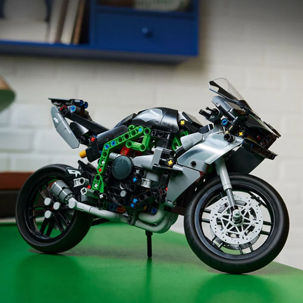 LEGO Technic: Kawasaki Ninja H2R Motorcycle - 643 Pieces (42170)