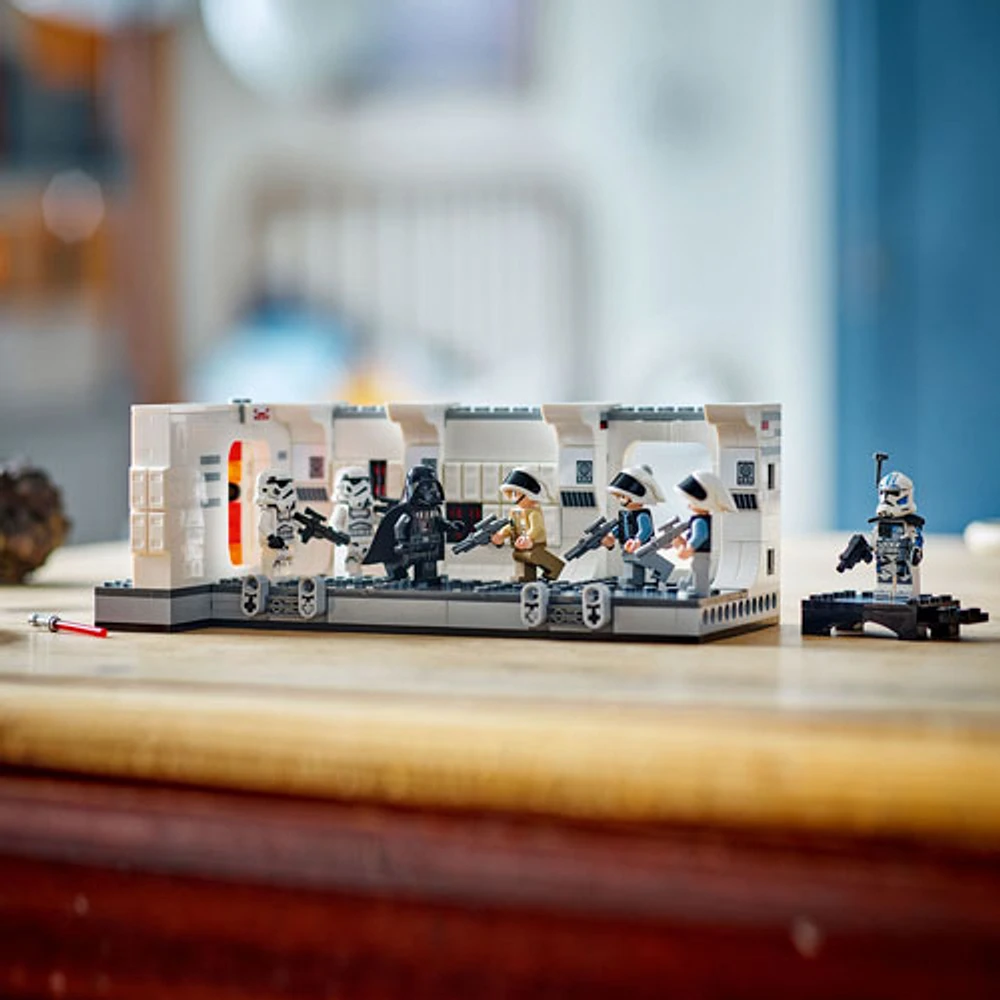 LEGO Star Wars: L'embarquement Ã  bord du Tantive IV - 502 piÃ¨ces (75387)