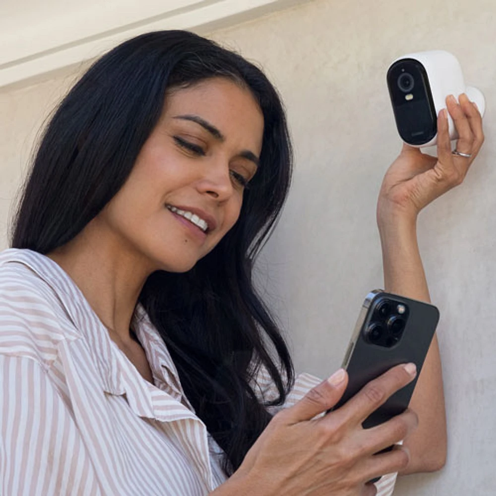 Caméra de surveillance d'intérieur/d'extérieur sans fil 2K Essential XL (2e génération) d'Arlo - Ensemble de 3 - Blanc