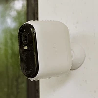 Caméra de surveillance d'intérieur/d'extérieur sans fil 2K Essential XL (2e génération) d'Arlo - Ensemble de 3 - Blanc