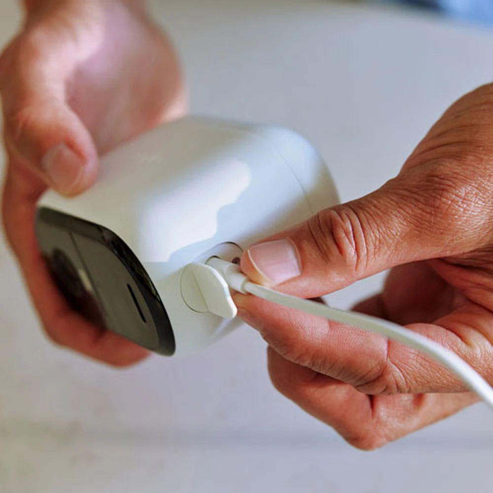 Caméra de surveillance d'intérieur/d'extérieur sans fil 2K Essential XL (2e génération) d'Arlo - Ensemble de 3 - Blanc