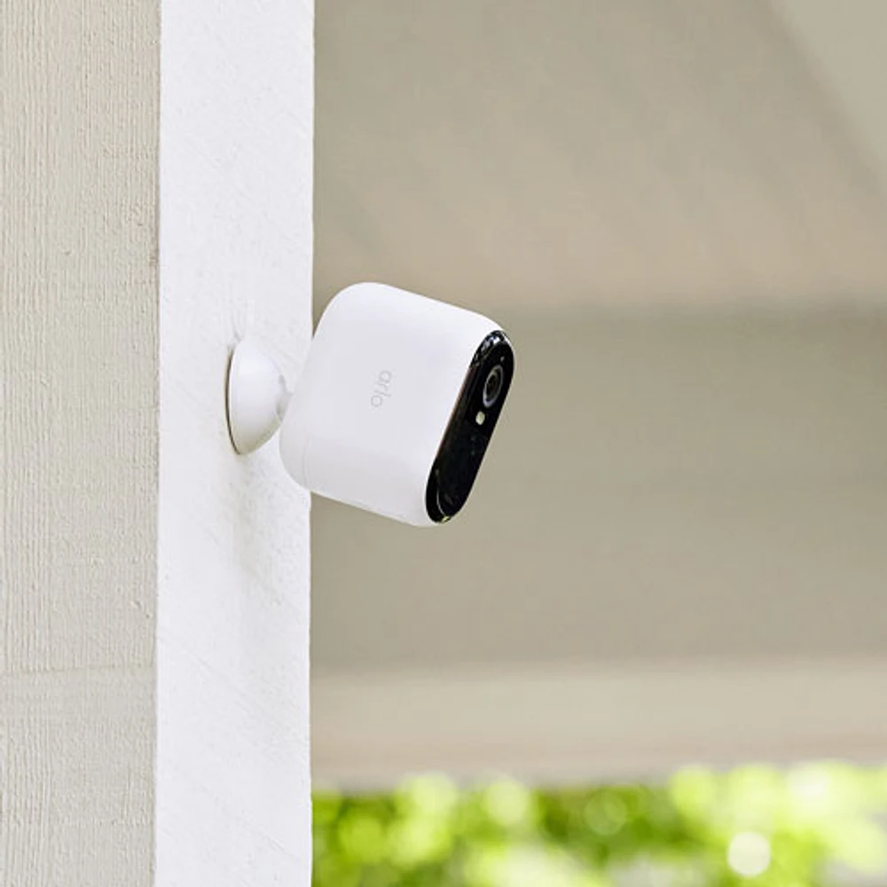 Caméra de surveillance d'intérieur/d'extérieur sans fil 2K Essential XL (2e génération) d'Arlo - Ensemble de 3 - Blanc