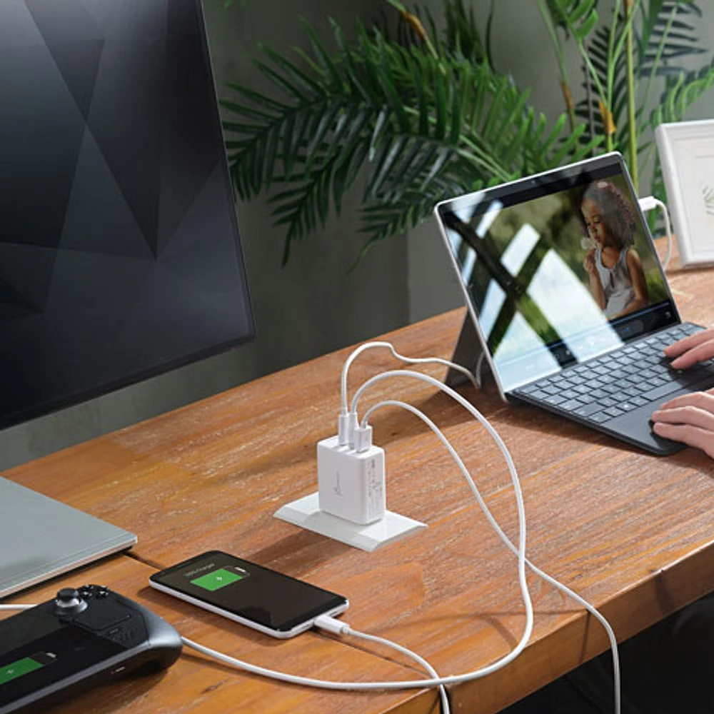 Chargeur mural à 3 ports USB-A/USB-C de 45 W Traveler de j5create (JUP3565C) - Blanc