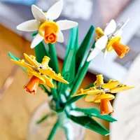 LEGO Flowers: Daffodils - 216 Pieces (40747)