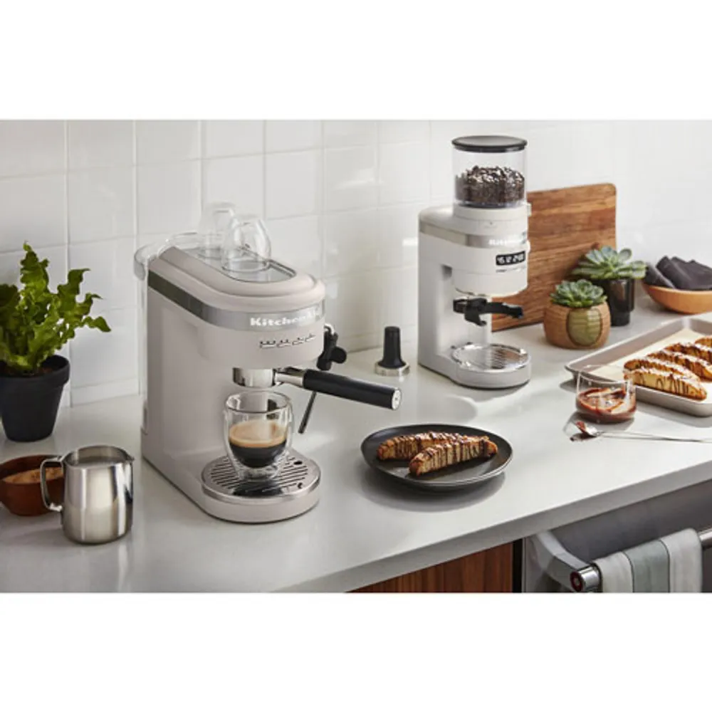 KitchenAid Burr Coffee Grinder - White Milkshake