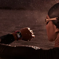 Apple Watch Series 9 (GPS + Cellular) avec boîtier de 41 mm en acier inoxydable doré et bracelet milanais en acier inoxydable doré par TELUS - Petit - Financement mensuel