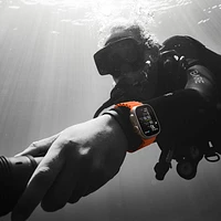 Apple Watch Ultra 2 (GPS + Cellular) avec boîtier de 49 mm en titane et bracelet Sentier bleu/noir par Virgin Plus - Petit/Moyen - Financement mensuel