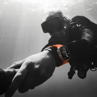 Apple Watch Ultra 2 (GPS + Cellular) avec boîtier de 49 mm en titane et bracelet Sentier vert/gris par Rogers - Moyen/Grand - Financement mensuel