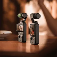 Caméra portative 4K à stabilisation à 3 axes Pocket 3 de DJI avec écran tactile rotatif et accessoires - Noir