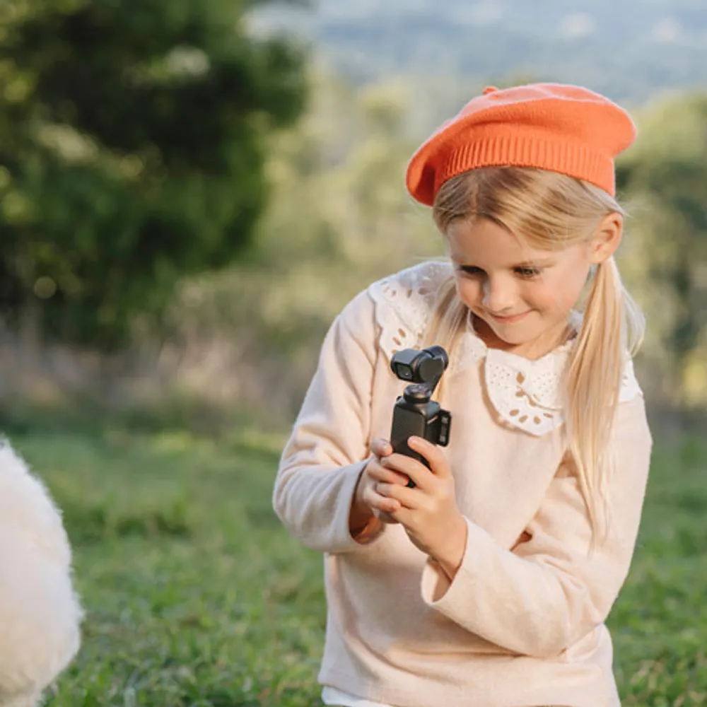 Caméra portative 4K à stabilisation à 3 axes Pocket 3 de DJI avec écran tactile rotatif et accessoires - Noir