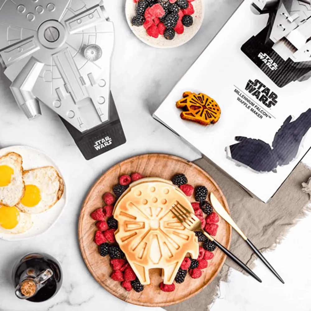 Uncanny Brands Star Wars Millenium Falcon Waffle Maker