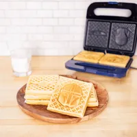 Uncanny Brands Star Wars Mando & Grogu 2-Slice Waffle Maker