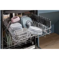 Whirlpool 24" 44dB Built-In Dishwasher with Stainless Steel Tub & Third Rack (WDT550SAPW) - White