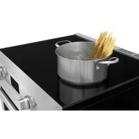 Cuisinière à induction autonome à 5 éléments avec convection véritable et friture à air chaud 6,2 pi³ 30 po Professional de Frigidaire - Acier inoxydable