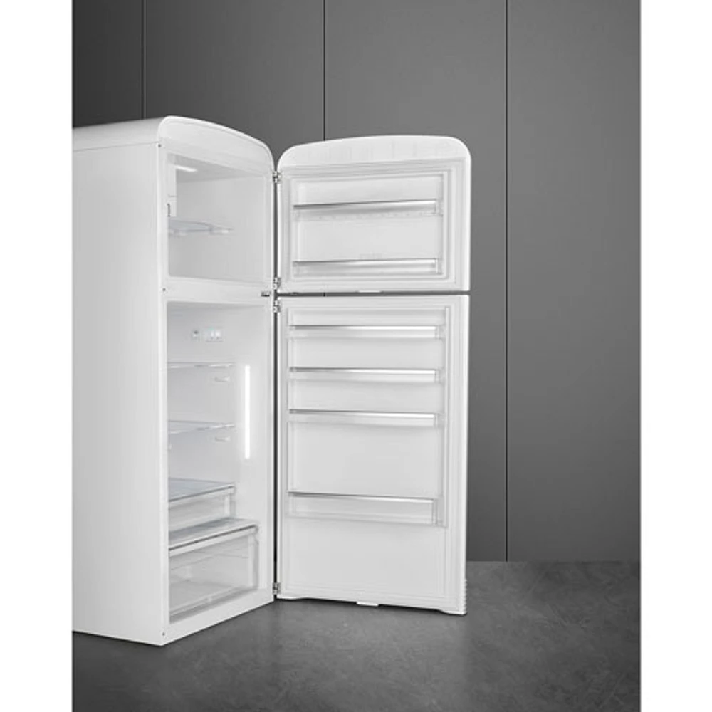 Réfrigérateur à congélateur supérieur 19,2 pi³ 32 po à distributeur de glaçons rétro de Smeg (FAB50URWH3) - Blanc