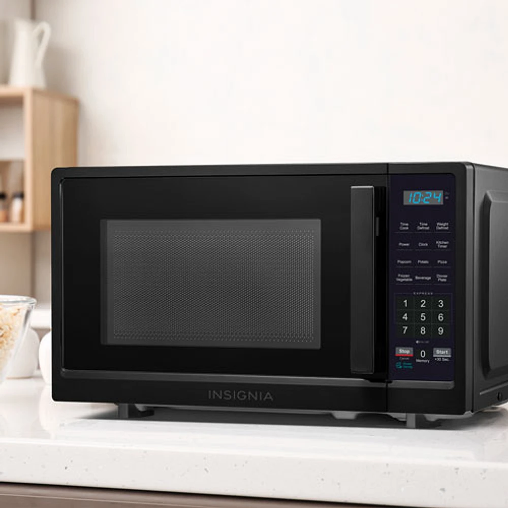 Insignia 0.7 Cu. Ft. Compact Microwave (NS-MW7BK5-C) - Black - Only at Best Buy