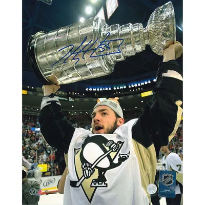 Frameworth Pittsburgh Penguins: Kris Letang Stanley Cup-V Signed Photo