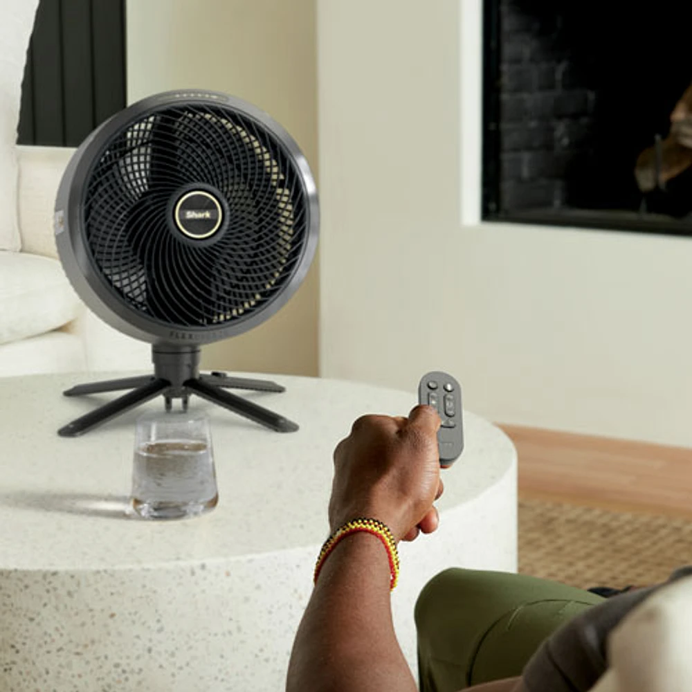 Ventilateur sur pied oscillant FlexBreeze de Shark avec brumisateur InstaCool - 13,78 po - Blanc