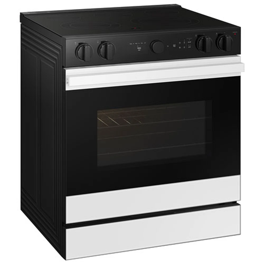 Cuisinière électrique encastrable à 5 éléments avec convection véritable 6,3 pi³ 30 po BESPOKE de Samsung (NSE6DB850012AC) - Blanc