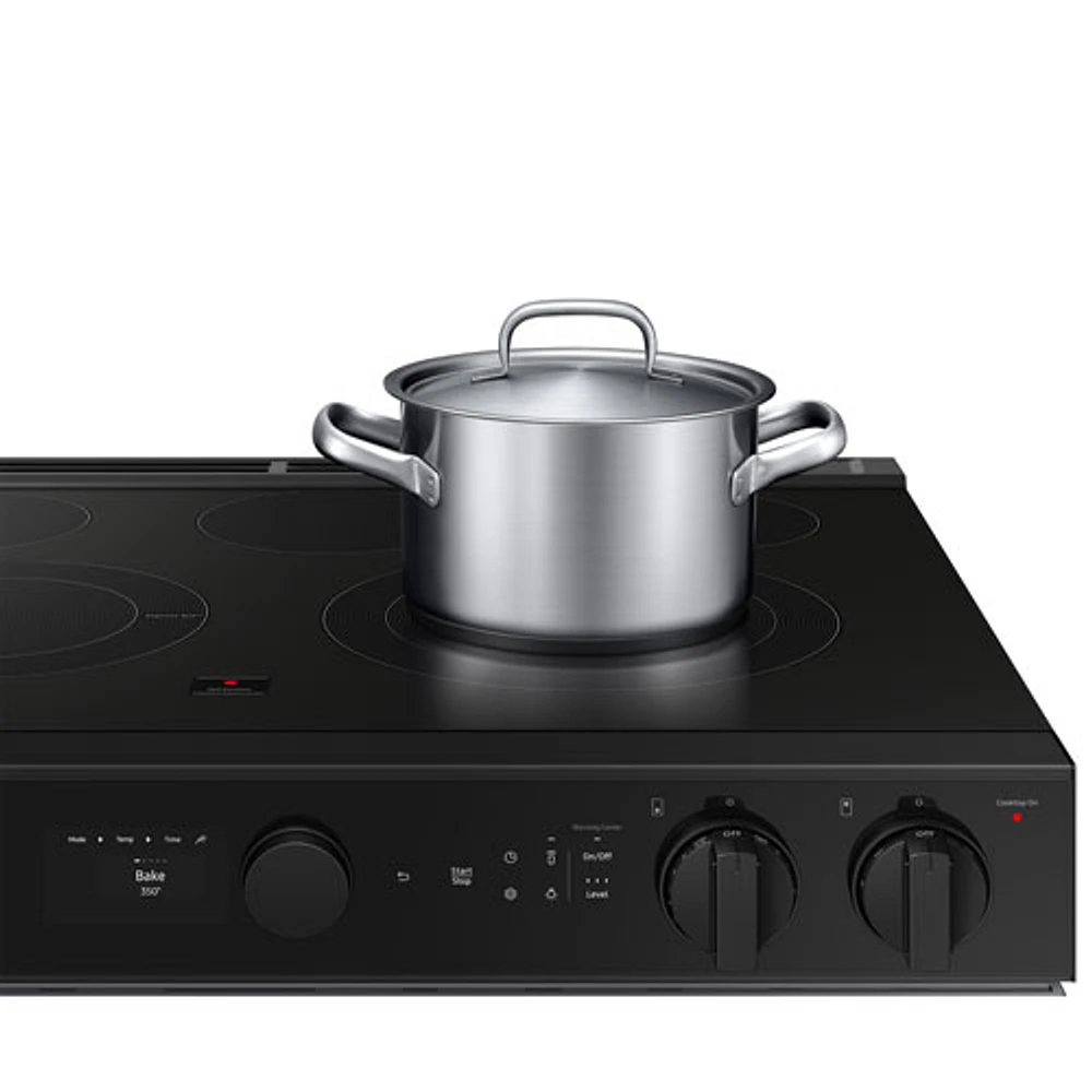 Cuisinière électrique encastrable 5 éléments convection véritable 6,3 pi³ 30 po BESPOKE de Samsung (NSE6DG8500SRAC) - Acier inoxydable