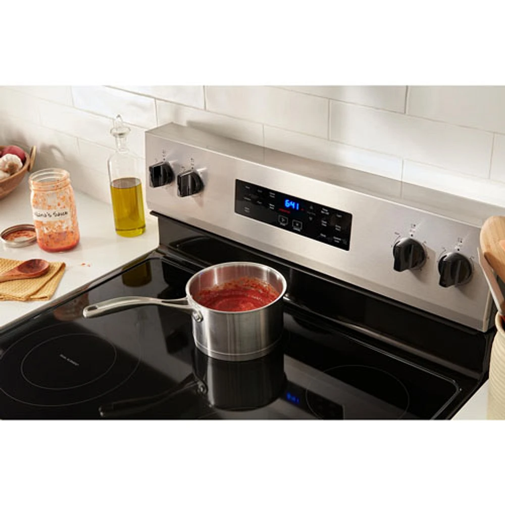 Cuisinière électrique autonome à 4 éléments avec four autonettoyant 5,3 pi³ 30 po série 3 de Whirlpool (YWFES3530RS) - Inox