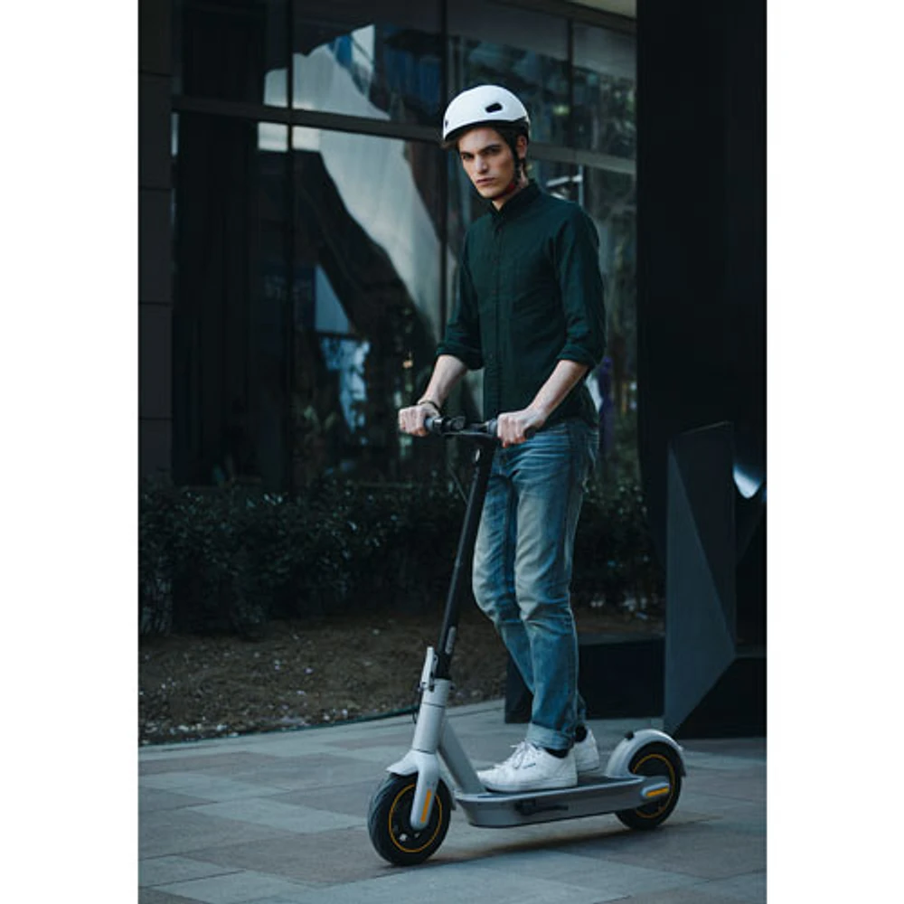 Remis à neuf (Bon état) - Trottinette électrique Ninebot KickScooter MAX G30LP de Segway (moteur 350 W/autonomie 40 km/vitesse maximale 30 km/h) - Gris