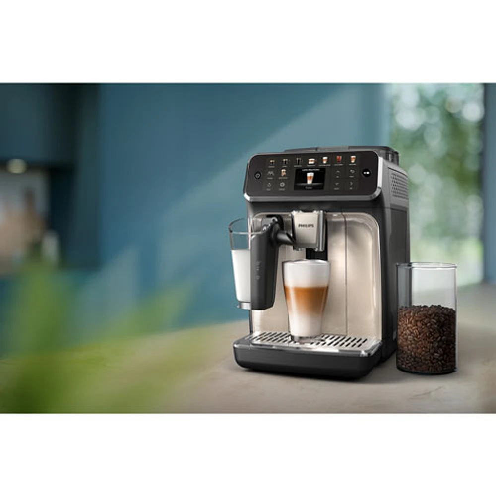 Machine à espresso entièrement automatique 5500 de Philips - Noir/Argenté