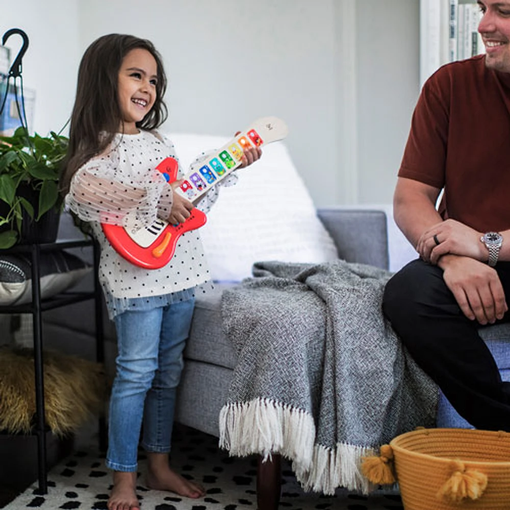 Guitare en bois Together in Tune Connected Magic Touch de Baby Einstein + Hape