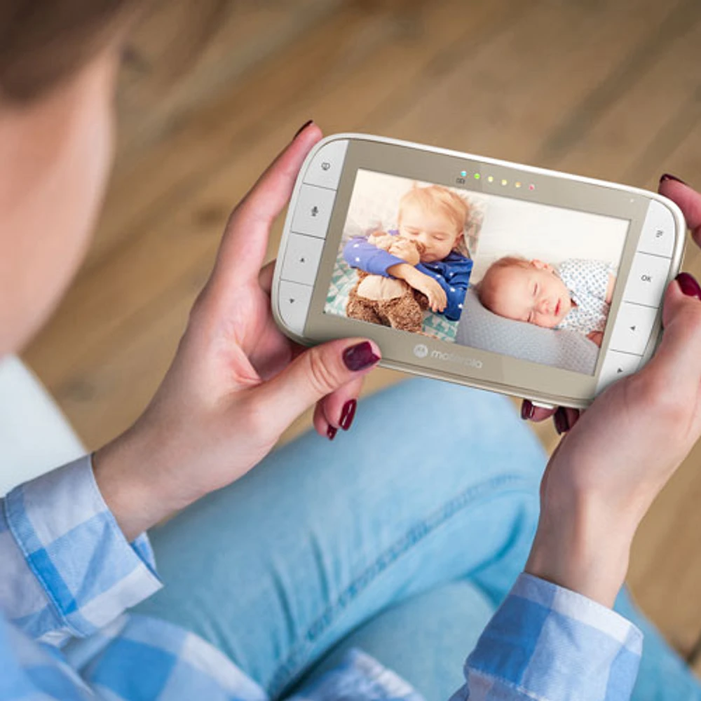 Motorola 5" Video Baby Monitor with Remote Pan, Night Vision and Zoom/Pan/Tilt (VM50G-2) - Double Camera - White/Gold