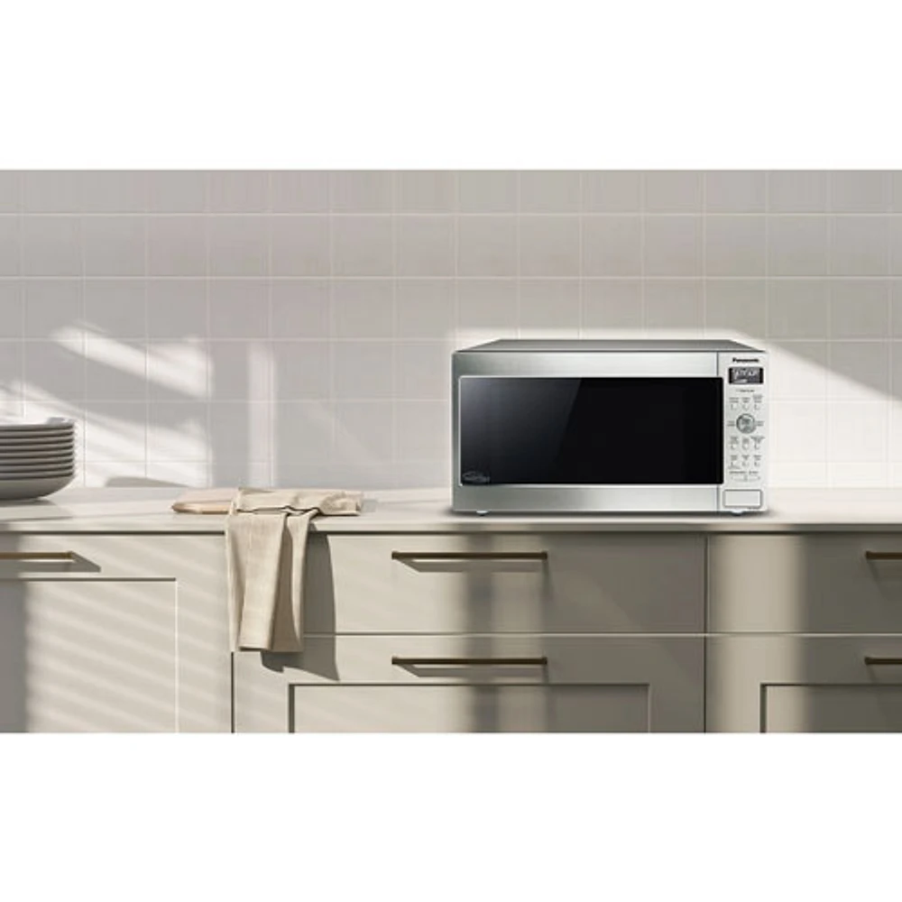 Panasonic Genius 1.6 Cu. Ft. Cyclonic Inverter Microwave (NNSD765SC) - Silver