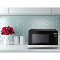 Panasonic Genius 1.2 Cu. Ft. Inverter Microwave (NNST676SC) - Silver